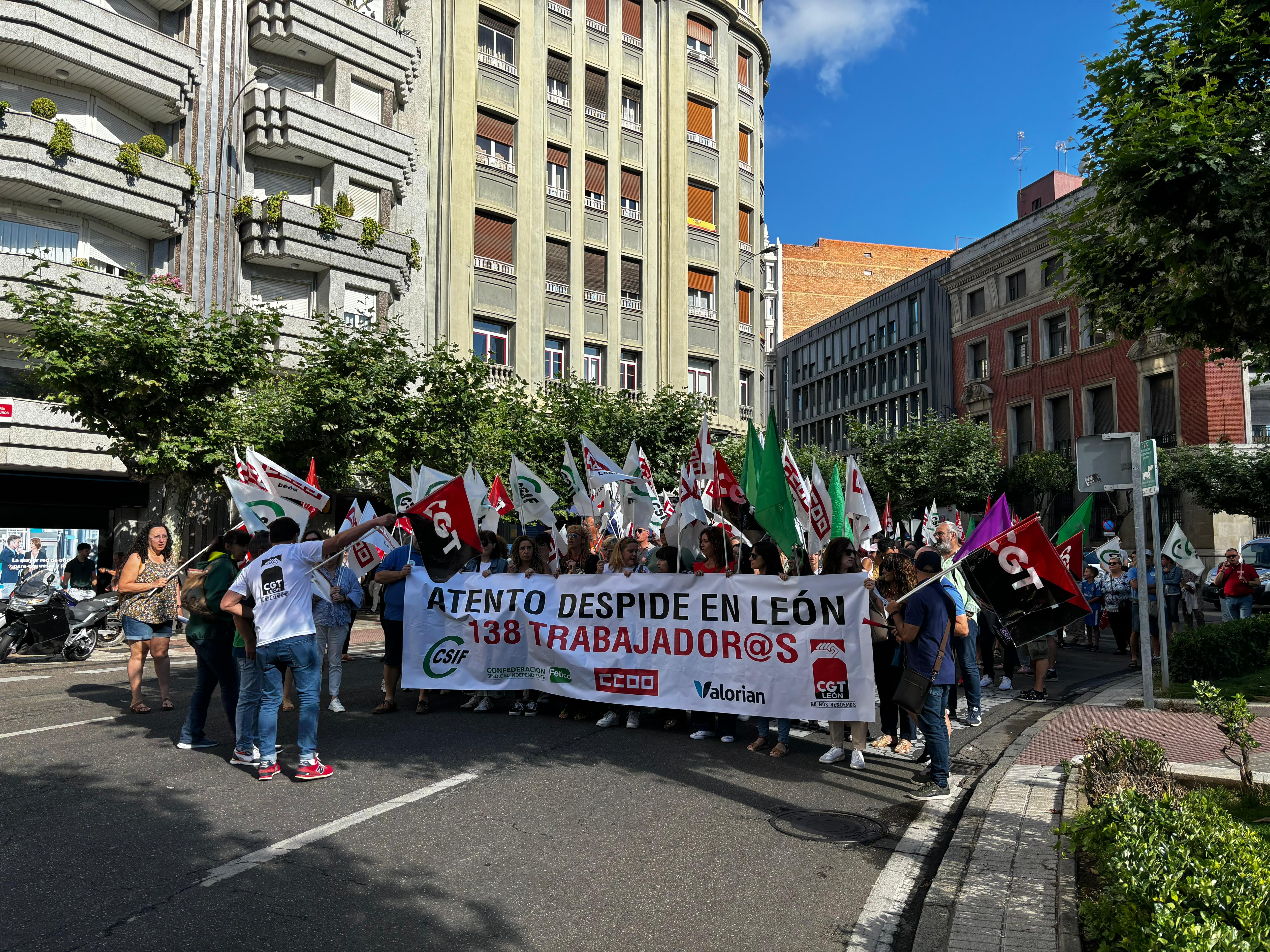 Los trabajadores de Atento vuelven a manifestarse en León
