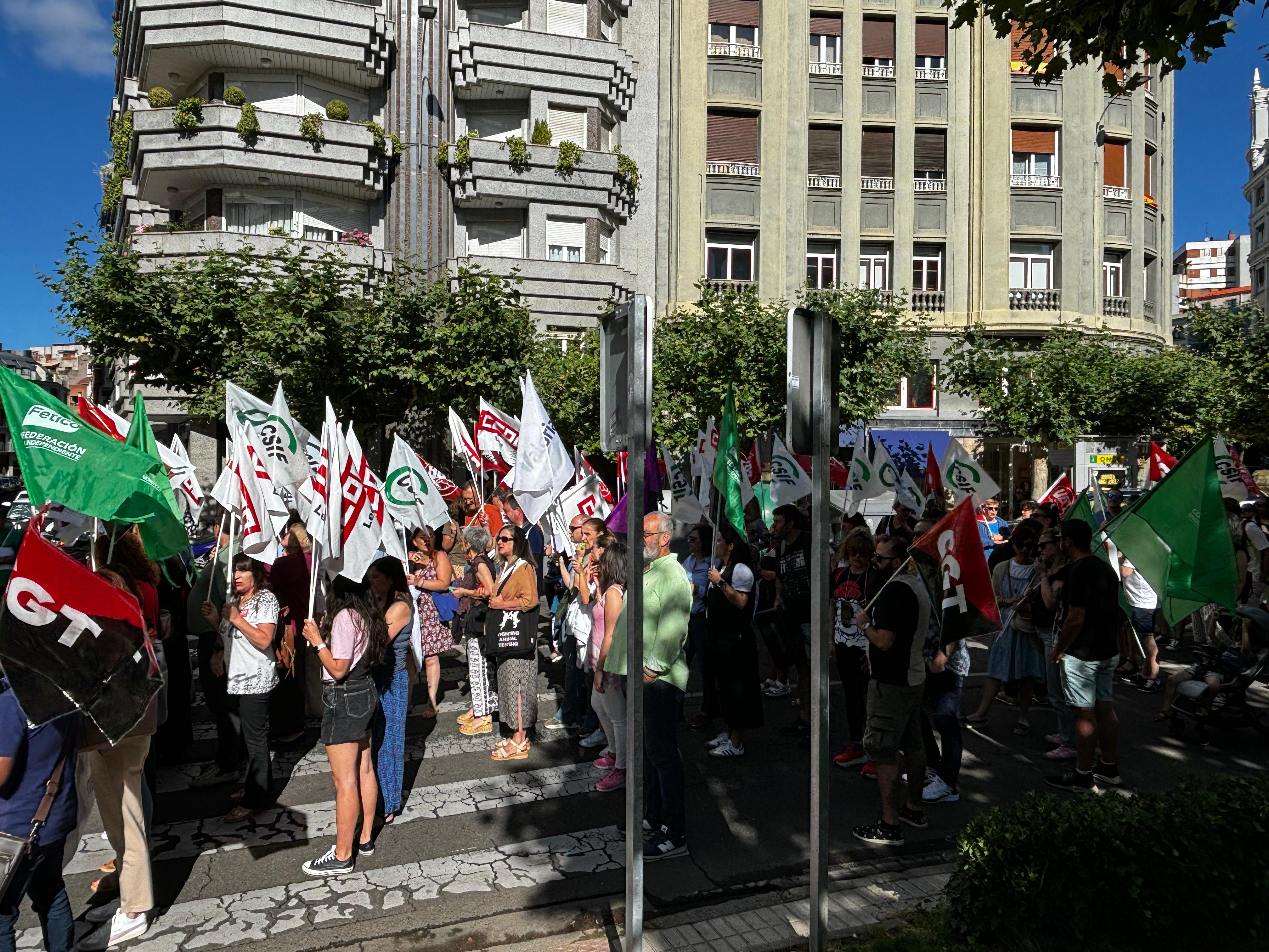 Los trabajadores de Atento vuelven a manifestarse en León