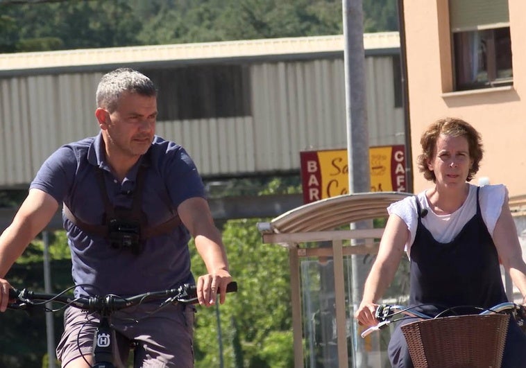 Pedaleando con Raúl Castro, concejal en La Robla