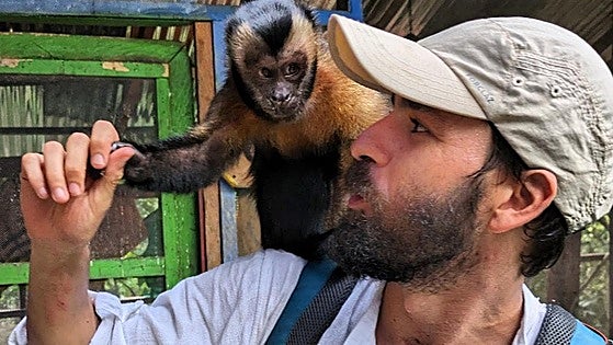 Un trotamundos de Villamanín: «He traído muestras de cecina a Costa Rica y les encanta»