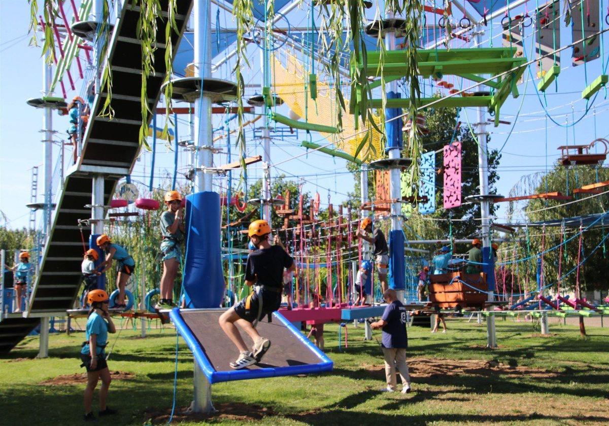 Valencia de Don Juan estrena el parque de aventuras.