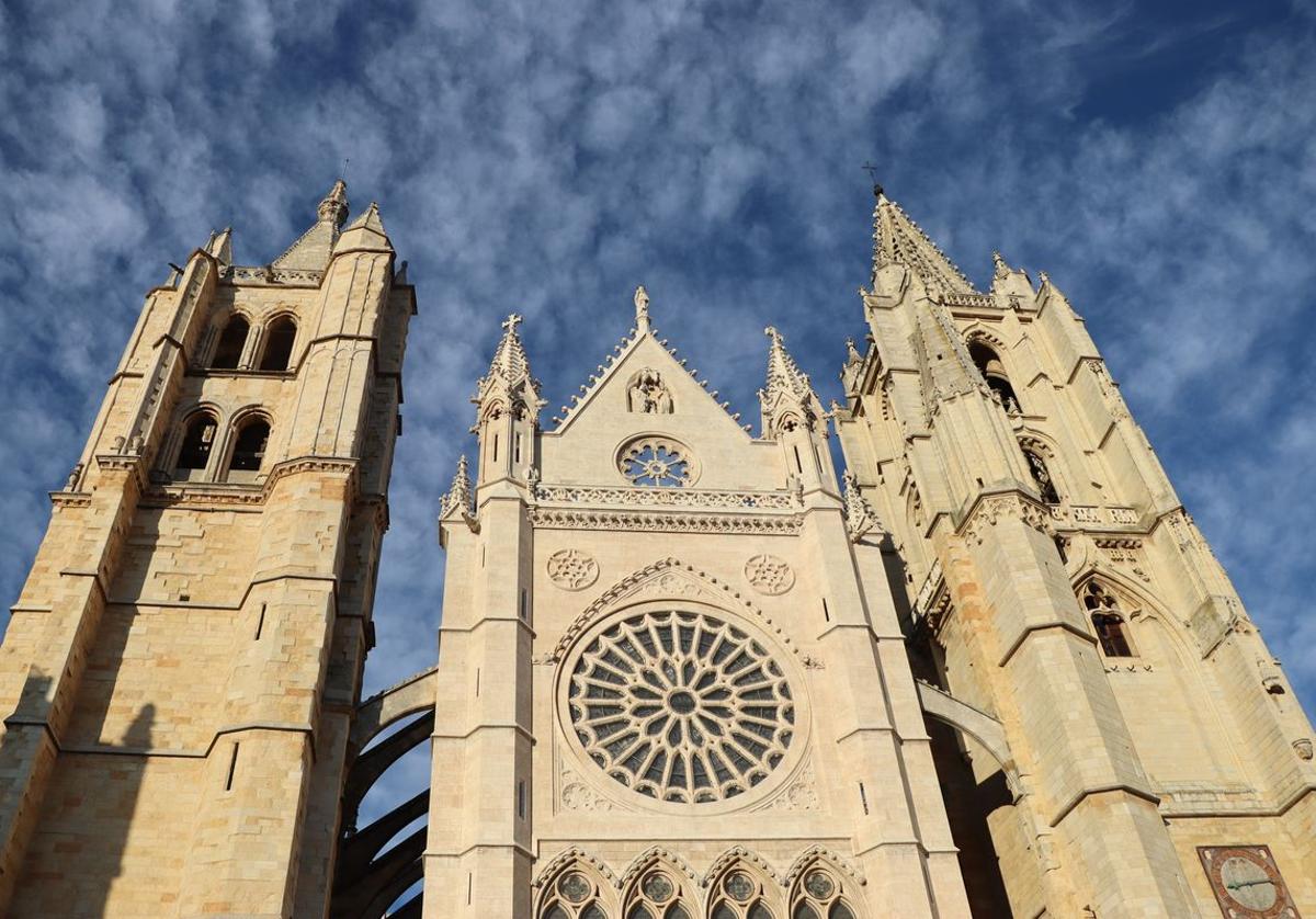 Fachada de la Catedral de León sobre la que se proyectará el espectáculo en 3D.