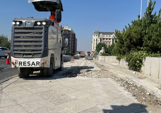 Obras en el puente de los Leones en julio de 2022.