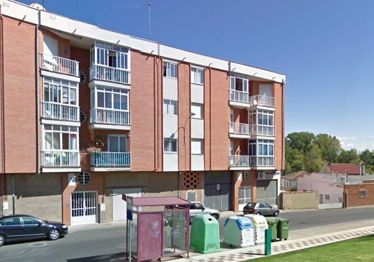 Imagen del bloque (d) en el que se encuentra la vivienda a subasta.