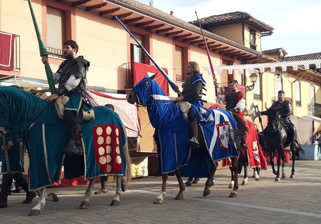 La Plaza del Grano volvió a decorarse con motivos medievales