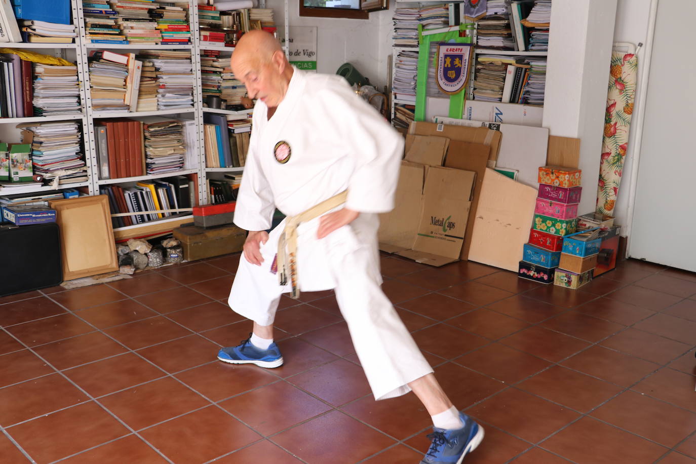 Entrenamiento de un veterano karateca leonés