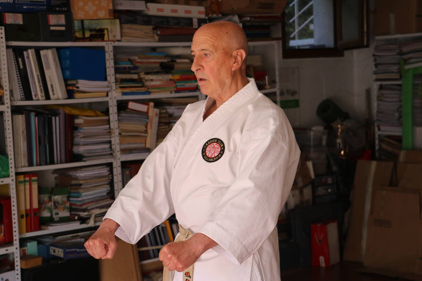 Entrenamiento de un veterano karateca leonés