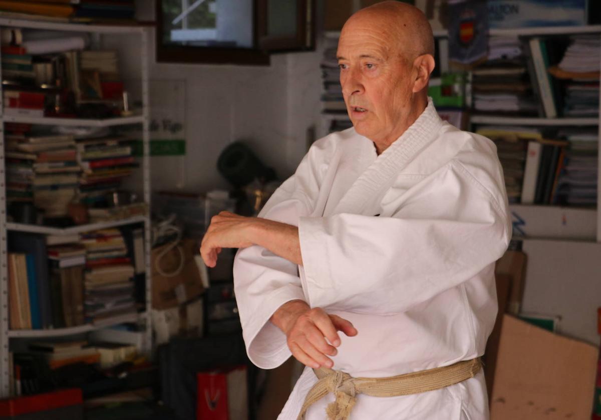 Entrenamiento de un veterano karateca leonés