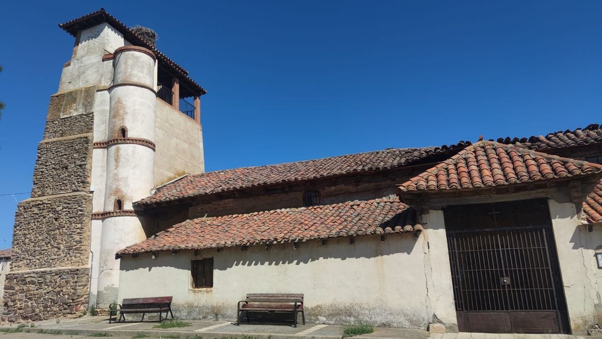 Derrumbe de parte del tejado de la iglesia de Villagallegos