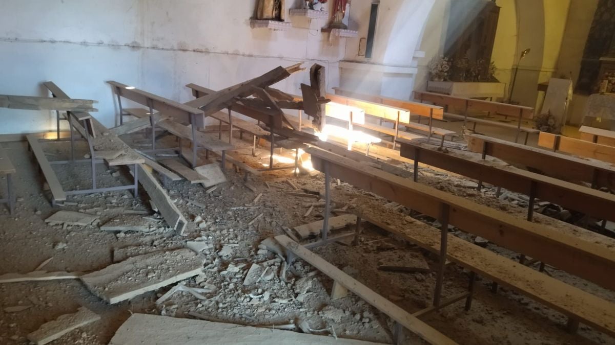 Derrumbe de parte del tejado de la iglesia de Villagallegos