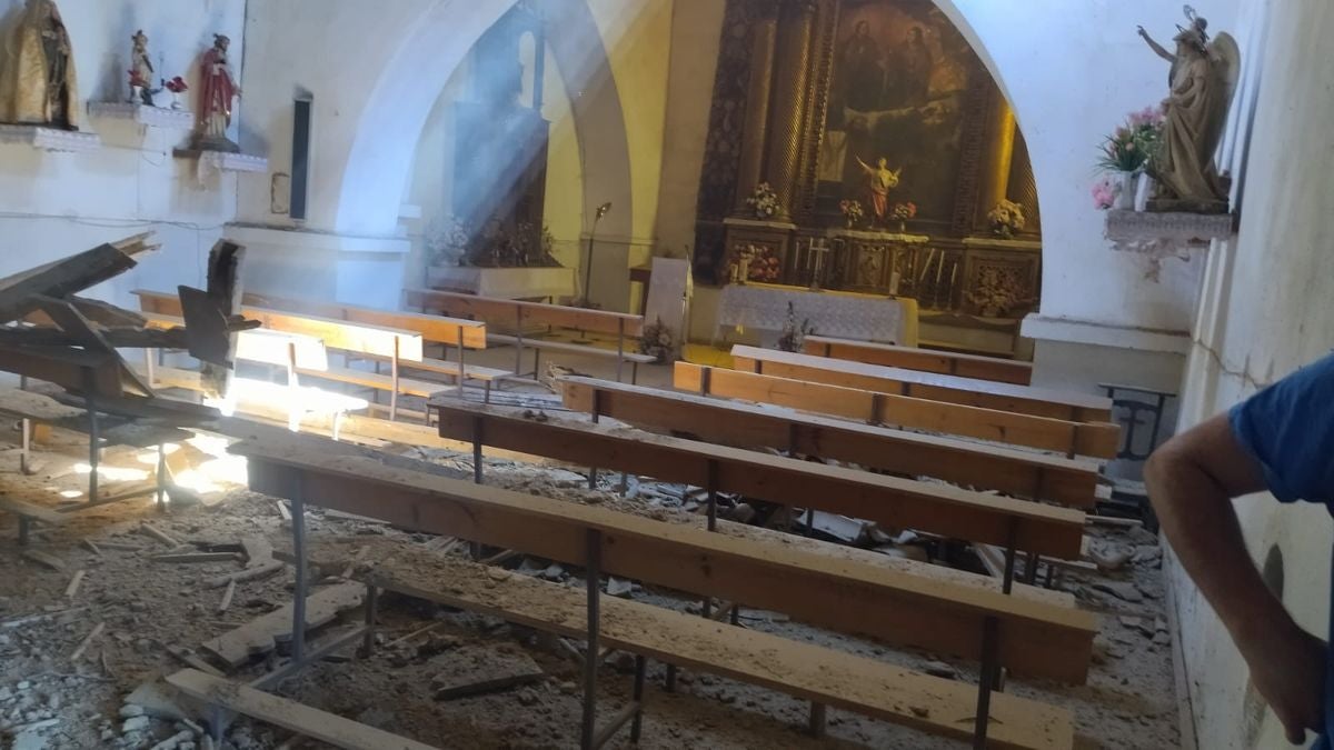 Derrumbe de parte del tejado de la iglesia de Villagallegos