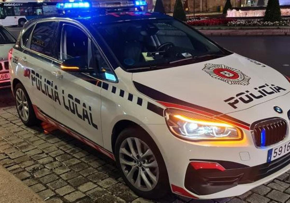 Coche patrulla de la Policía Local de León.