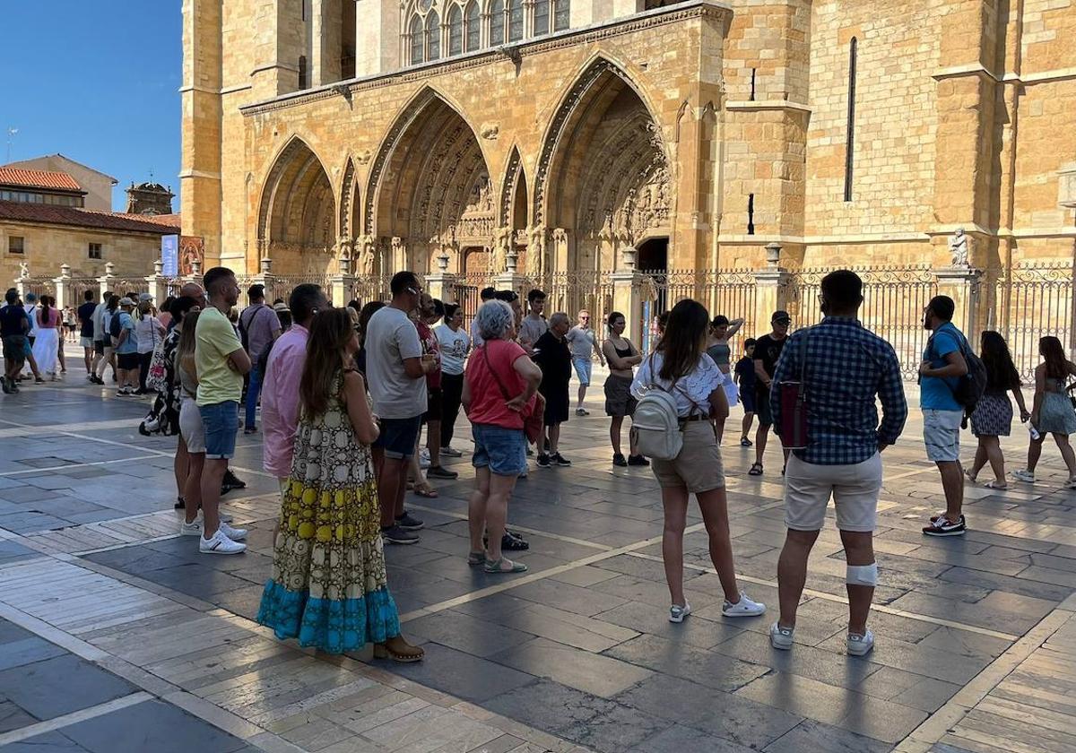 La brújula del turista: «Vienen en busca de patrimonio»