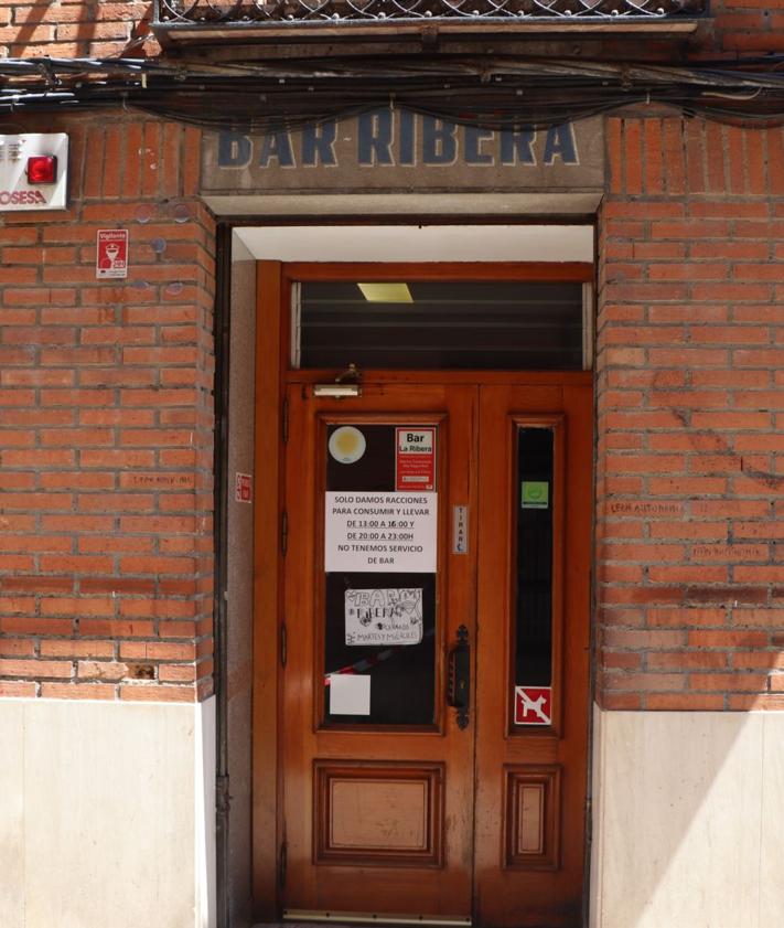 Imagen secundaria 2 - La Ribera cierra su barra: «Aunque pagues más la gente no quiere trabajar»