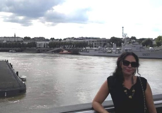 Ana Gorostiaga junto al río Loira en Nantes.