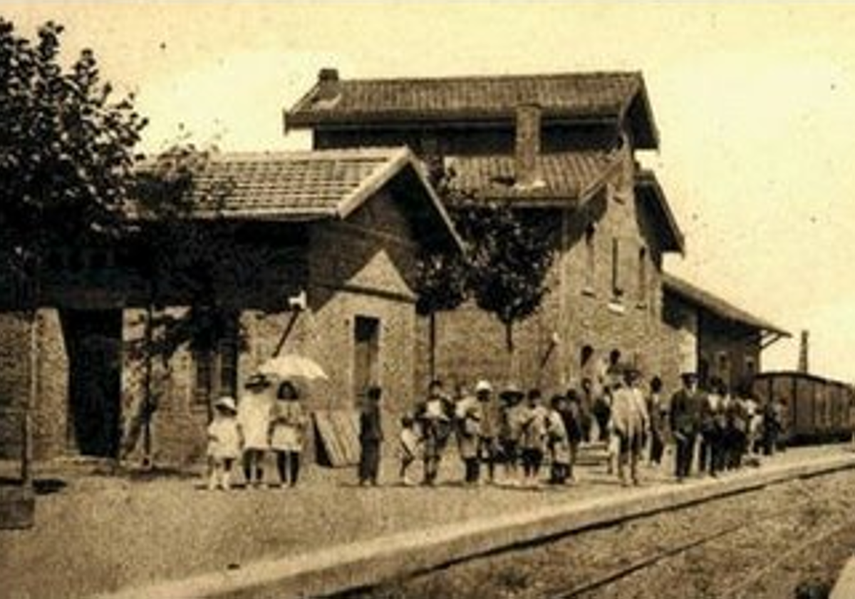 Una de las estaciones del Tren Burra en torno a los años 40.