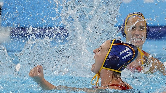 El waterpolo femenino se baña en oro