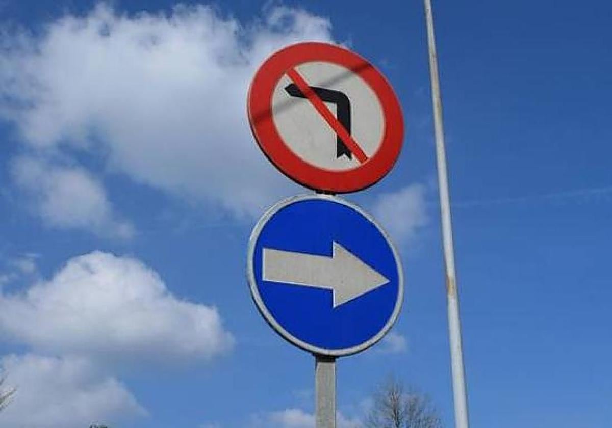 Señales de tráfico en las carreteras de la provincia.