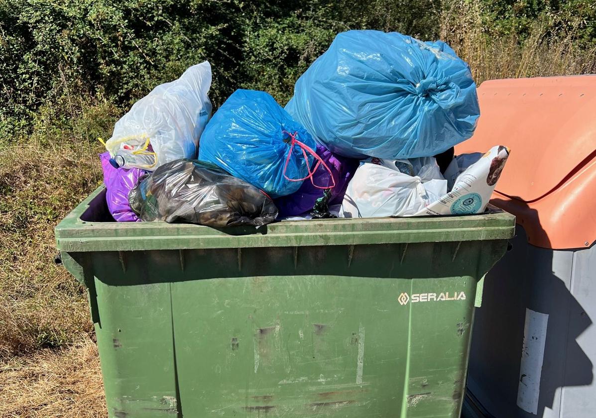 El contenedor de basura en Villanueva del Árbol.