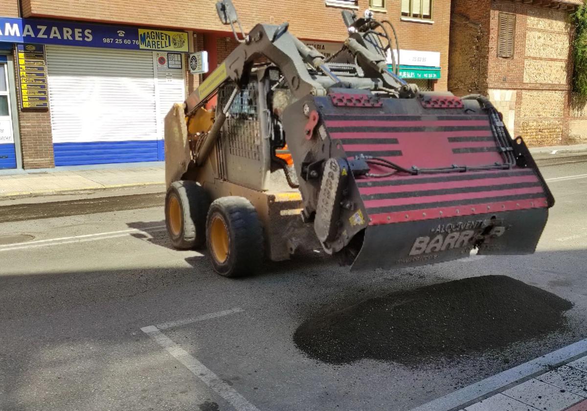 Trabajos de asfaltado este verano en León.