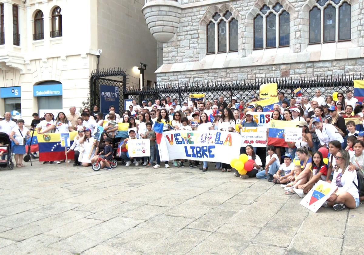 Imagen principal - «Queremos ser la voz de nuestras familias y pedir paz y que se haga justicia en Venezuela»