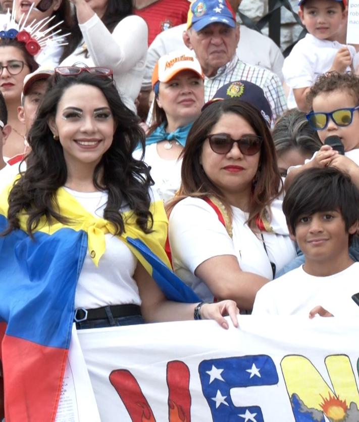 Imagen secundaria 2 - «Queremos ser la voz de nuestras familias y pedir paz y que se haga justicia en Venezuela»