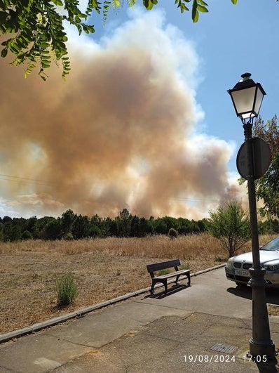 Imagen del incendio en Castrillo de los Polvazares.