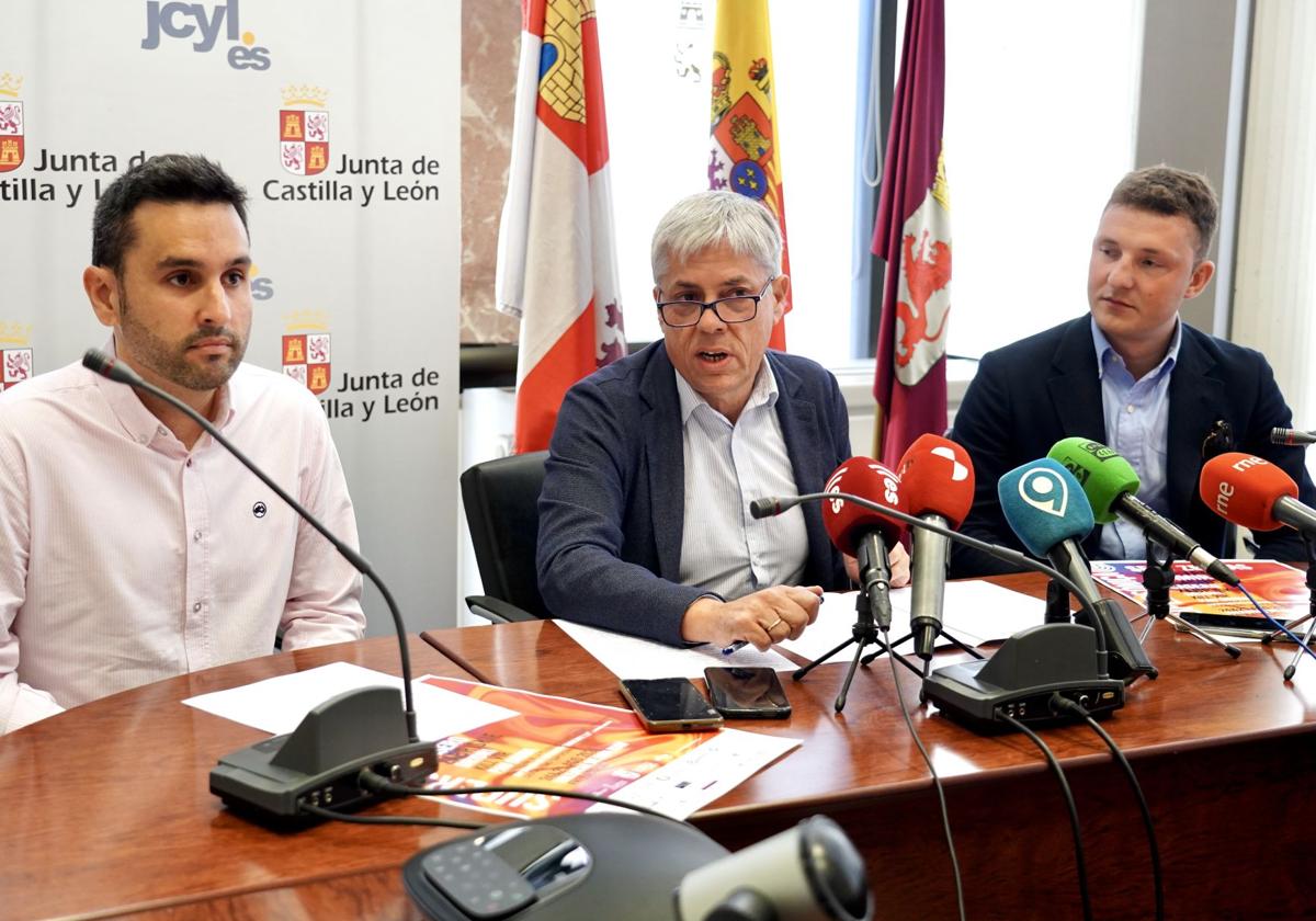 Presentación del Festival Supersónica de Valencia de Don Juan (León) con la presencia del delegado territorial, Eduardo Diego; del concejal de Ferías, Ángel Muñoz y del organizador del Festival, David Díez.