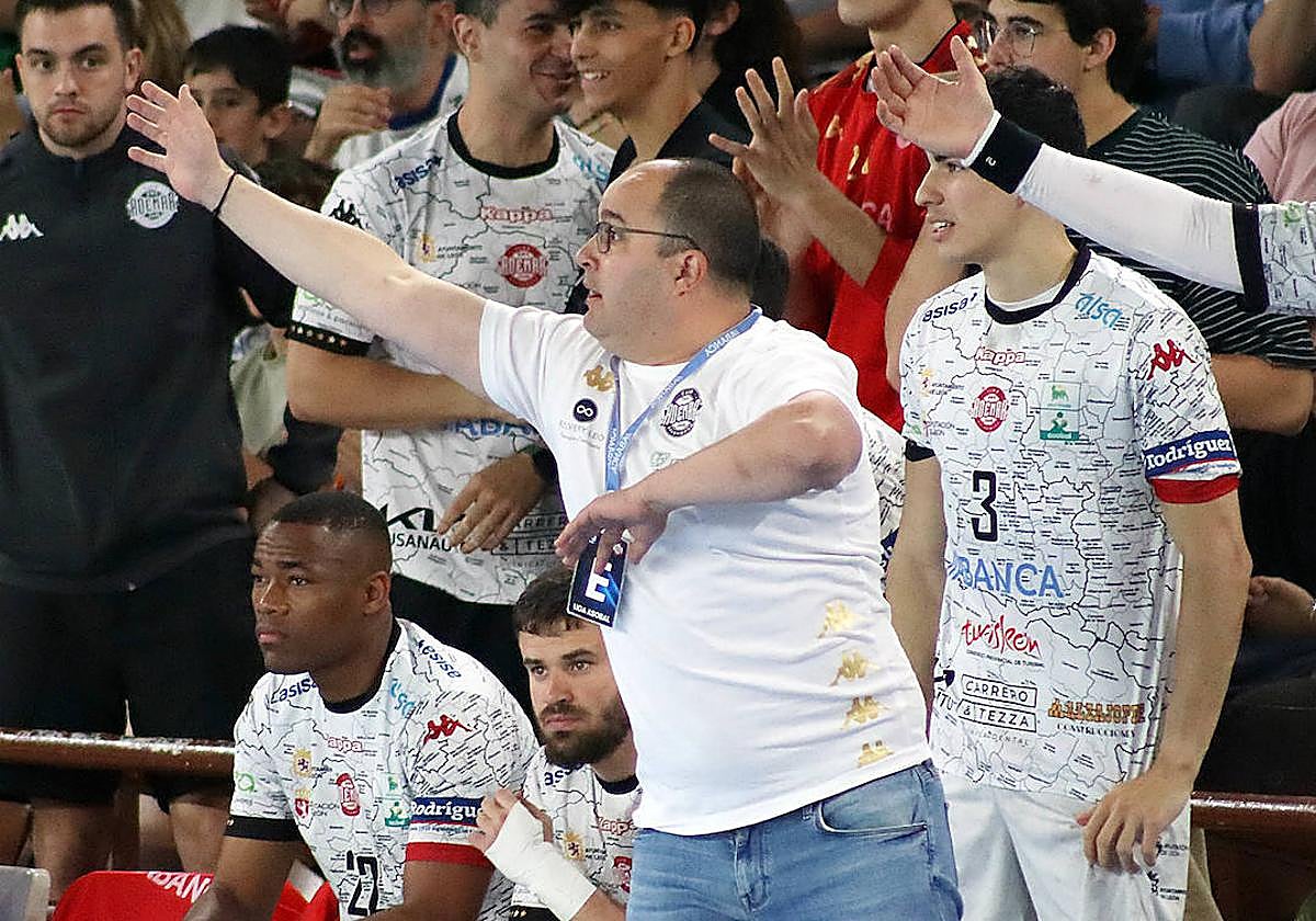 Dani Gordo, entrenador del Abanca Ademar, en una imagen de archivo.