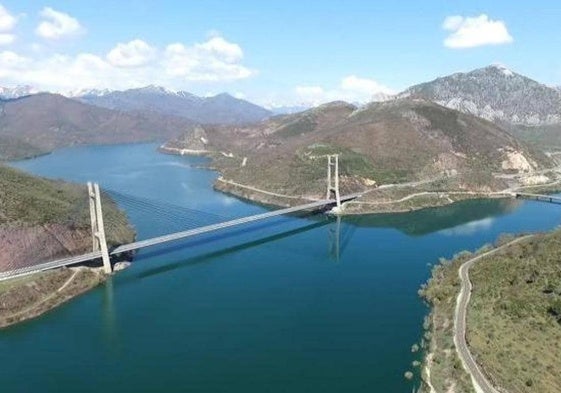 Imagen aérea de Barrios de Luna.