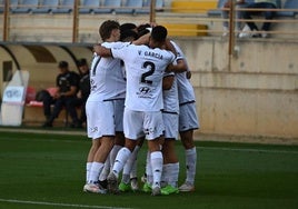 Los jugadores de la Cultural celebran uno de los goles.