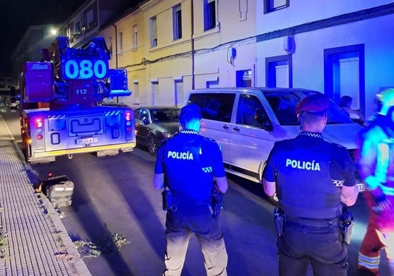 Bomberos en el lugar de los hechos.