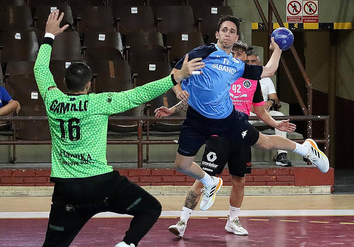 Zapico, en un lance del partido.