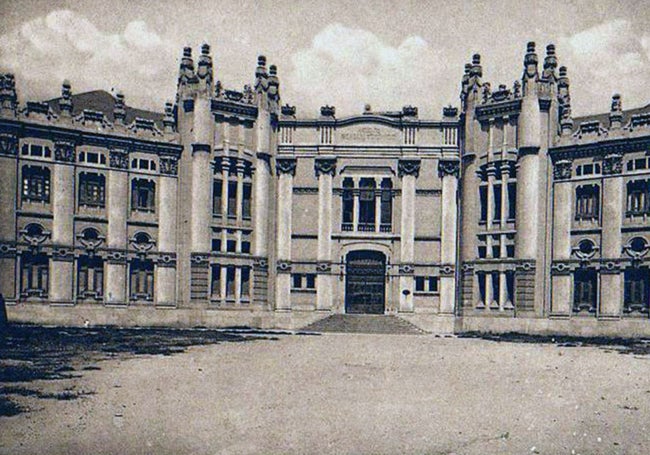 Fachada principal del edificio del Instituto General y Técnico. 1920.