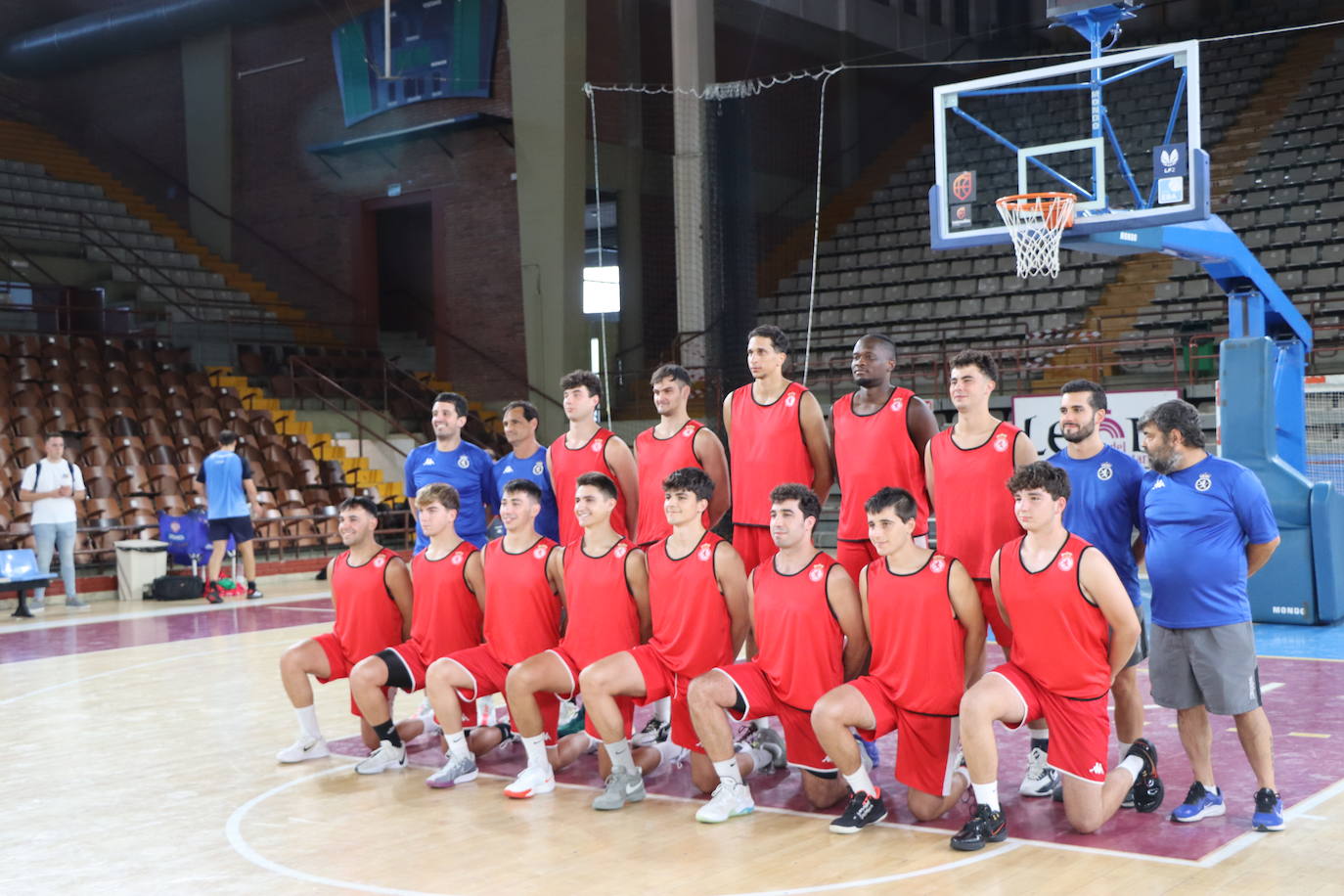 Primer entrenamiento de la Cultural de baloncesto