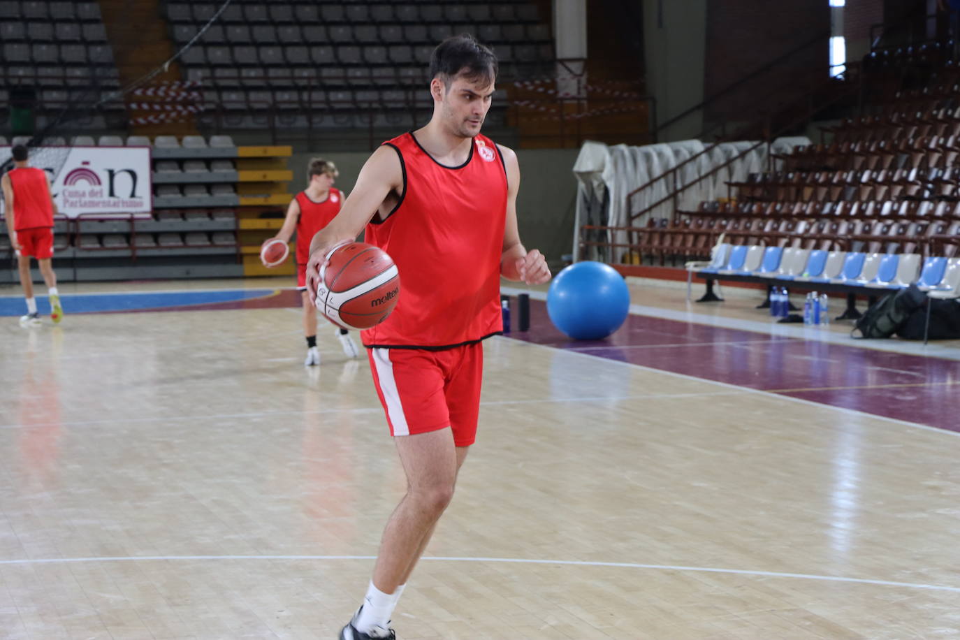 Primer entrenamiento de la Cultural de baloncesto