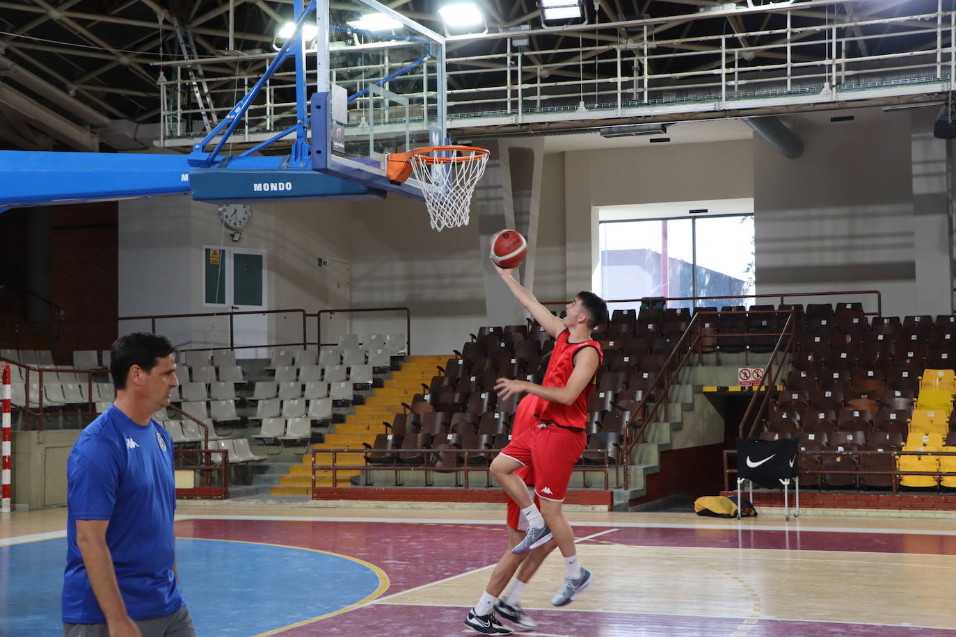 Primer entrenamiento de la Cultural de baloncesto