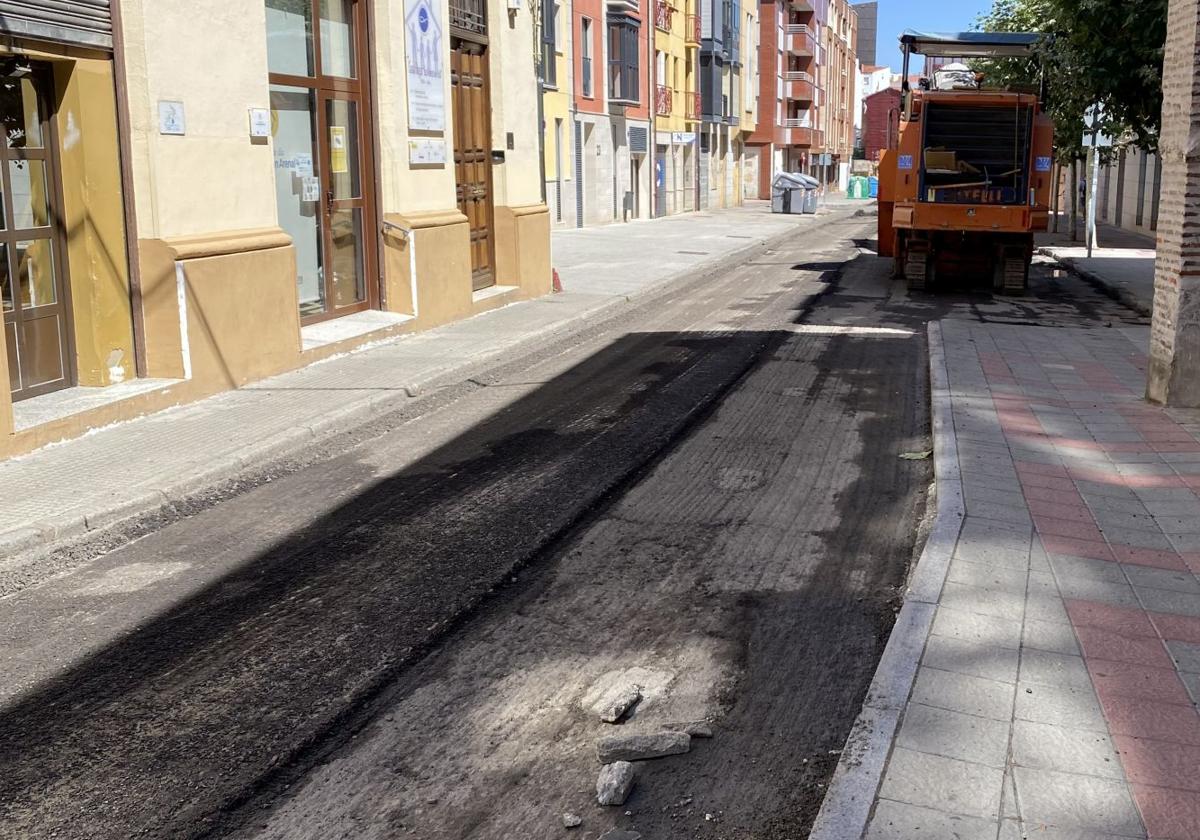 Asfaltado en la calle La Serna.