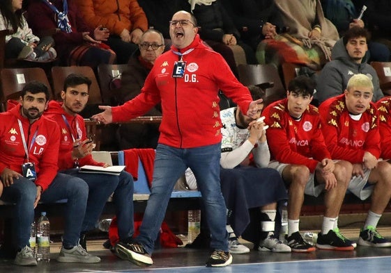 Dani Gordo, entrenador del Abanca Ademar, un partido de la pasada temporada.