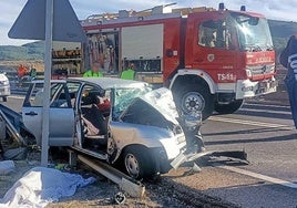 Los vehículos siniestrados en La Pola de Gordón.