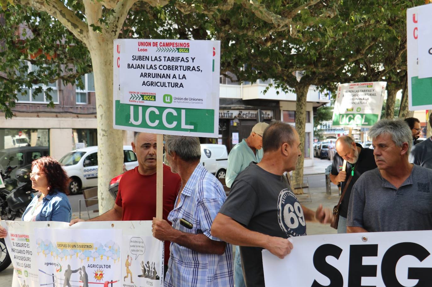 La UCCL se manifiesta y denuncia la indefensión de la alubia en León