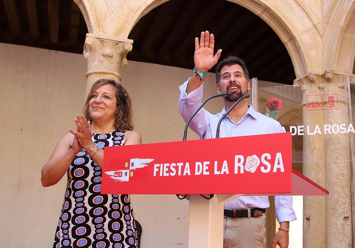 Iratxe García y Luis Tudanca durante la celebración de la Fiesta de la Rosa en Grajal de Campos.