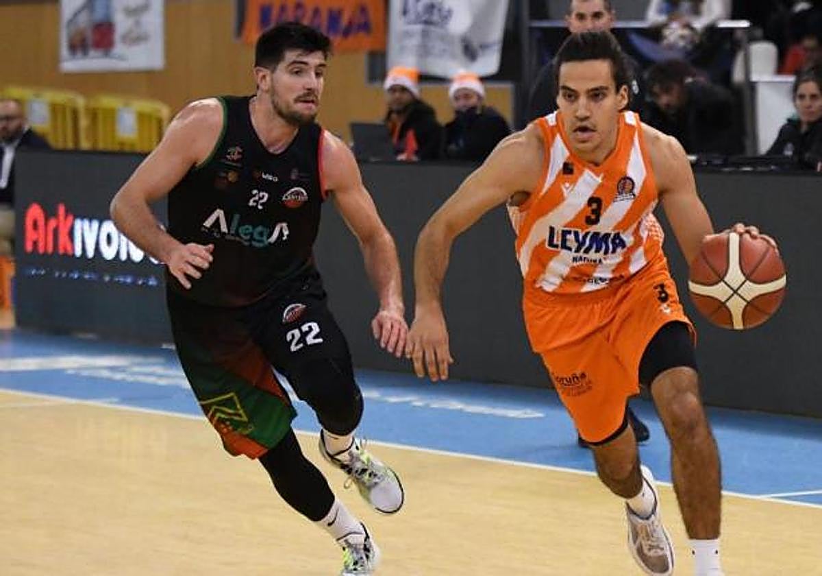 Pau Isern (D), en su etapa en La Coruña.