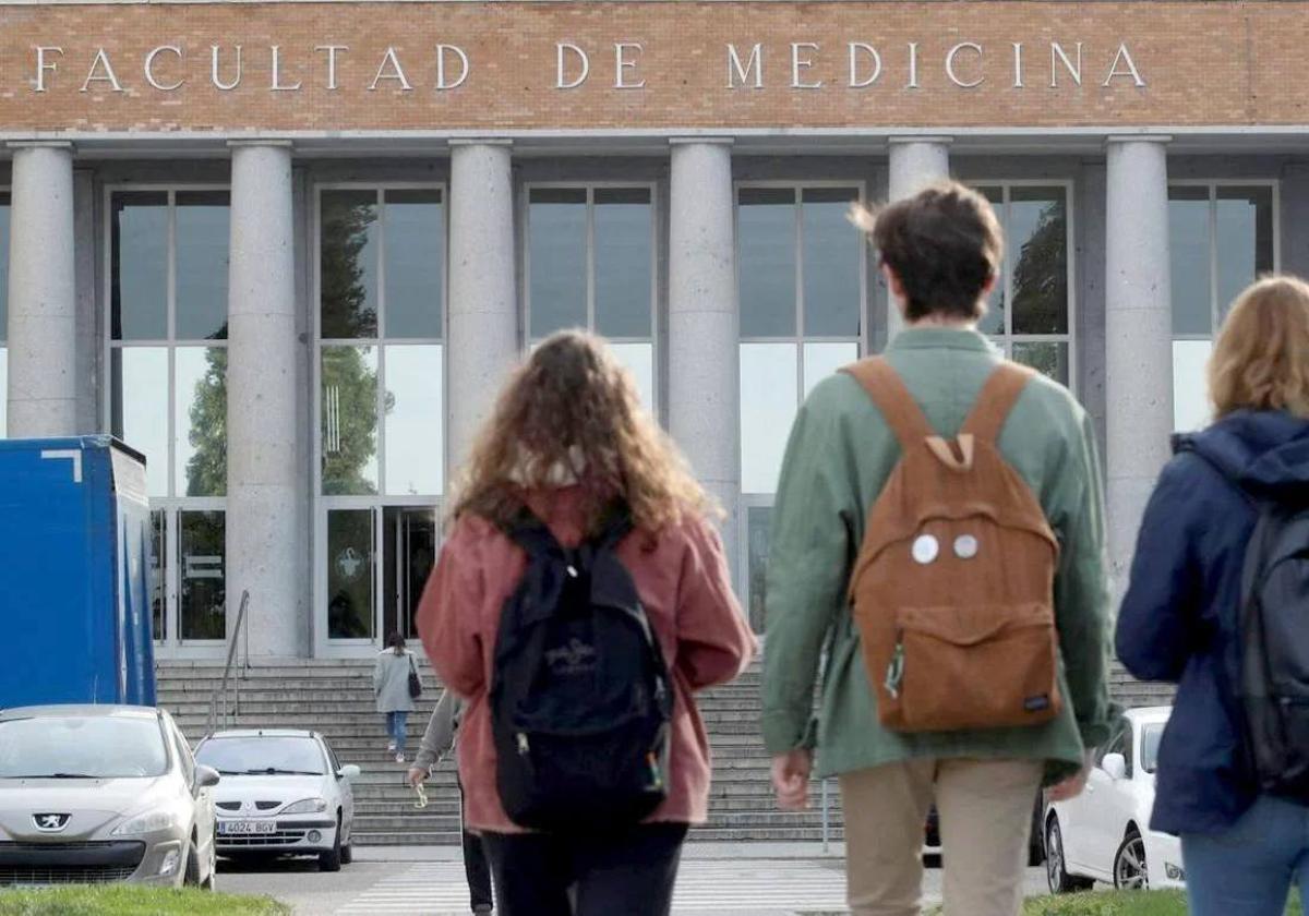 Sanidad pide ampliar plazas de Medicina mientras León espera su facultad