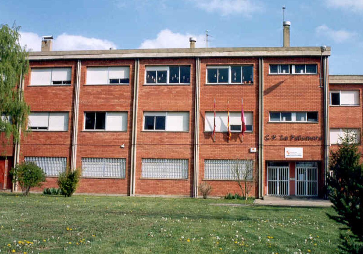 Fachada principal del CEIP La Palomera de León.