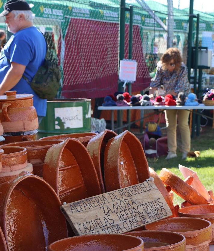 Imagen secundaria 2 - Juegos y artesanía en la XIII Feria de artesanía 'Jaime Díez Fernández'