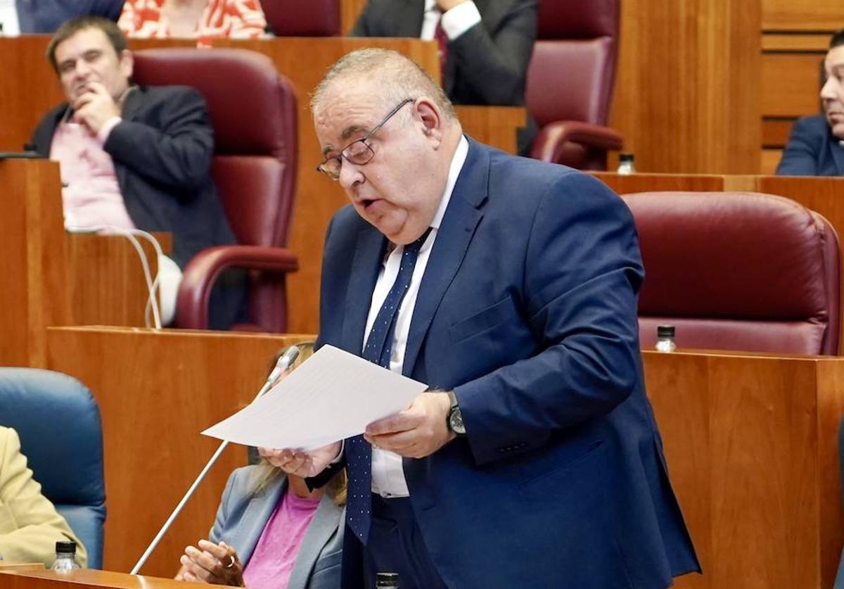 Intervención del consejero de Sanidad Alejandro Vázquez en el pleno de las Cortes