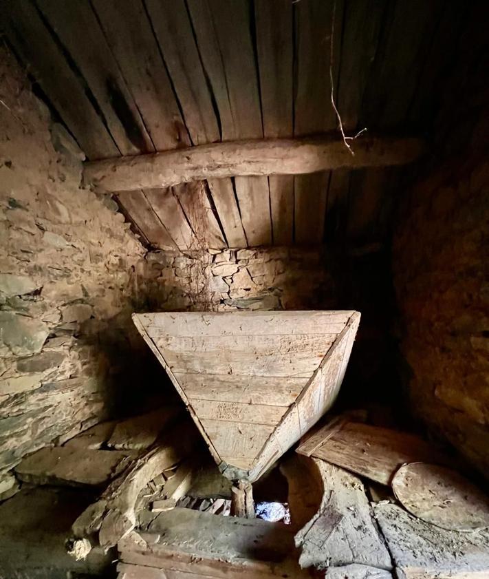 Imagen secundaria 2 - 50 manos para limpiar los molinos harineros del pueblo desaparecido del Bierzo