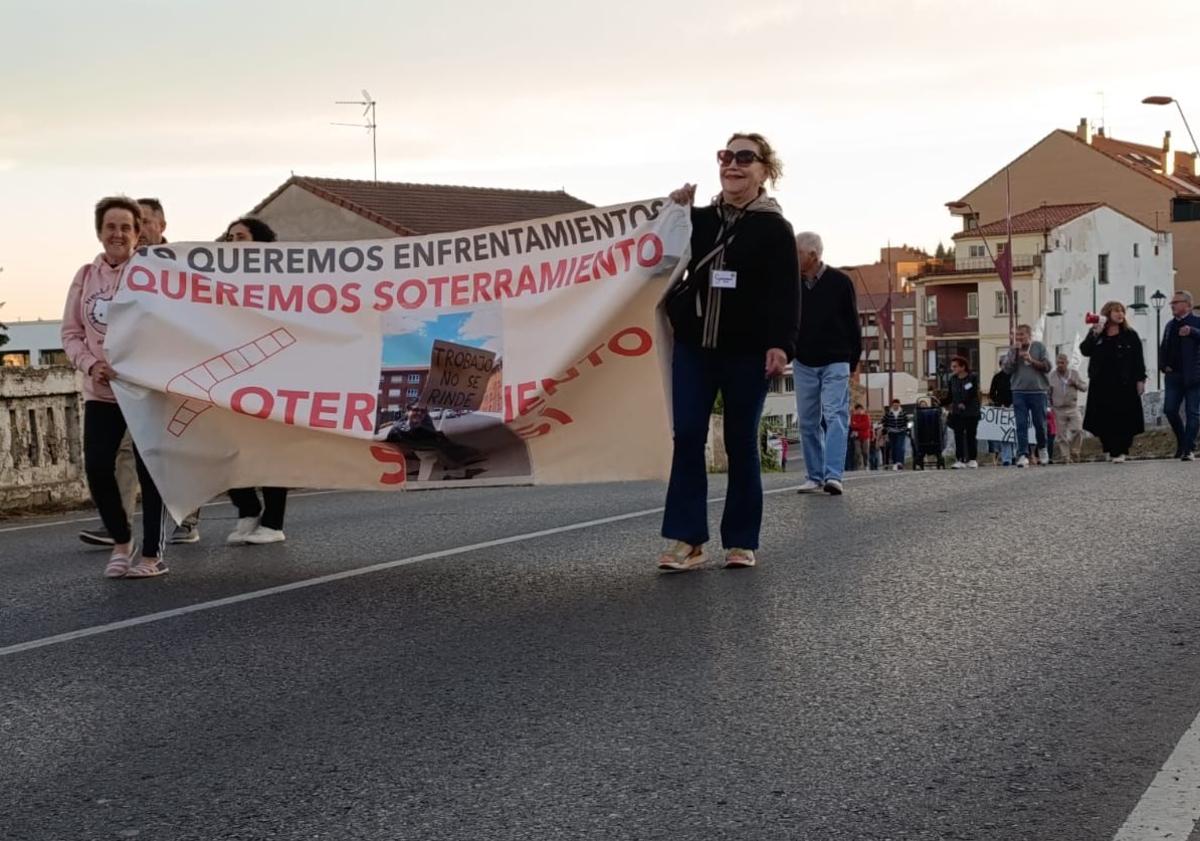 Imagen principal - San Andrés vuelve a la calle por su soterramiento: «Nos sentimos ignorados»