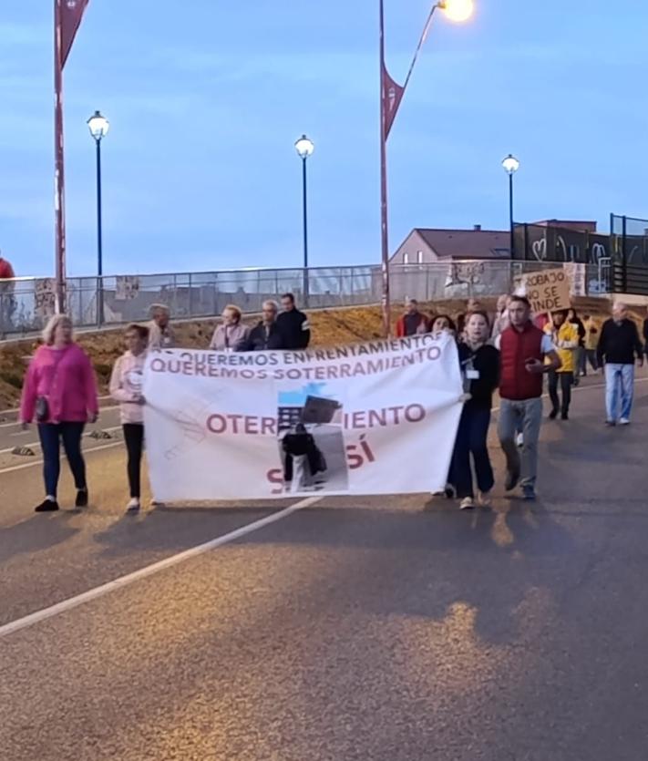 Imagen secundaria 2 - San Andrés vuelve a la calle por su soterramiento: «Nos sentimos ignorados»